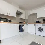 Prime 3br Flat Sleeps 6 Free Parking Plus! Apartmán Leeds (West Yorkshire)