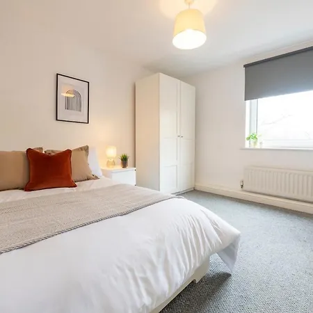 Apartamento Spacious 3BR Apt Guests 6 Parking Central Leeds *