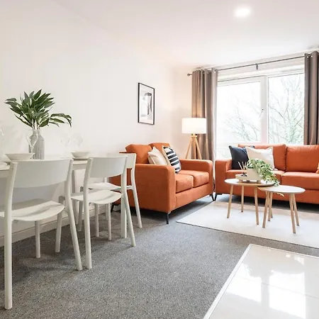 Modern 3br Flat Sleeps 6 Free Parking *
