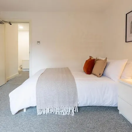 Apartment Modern 3br Flat Sleeps 6 Free Parking