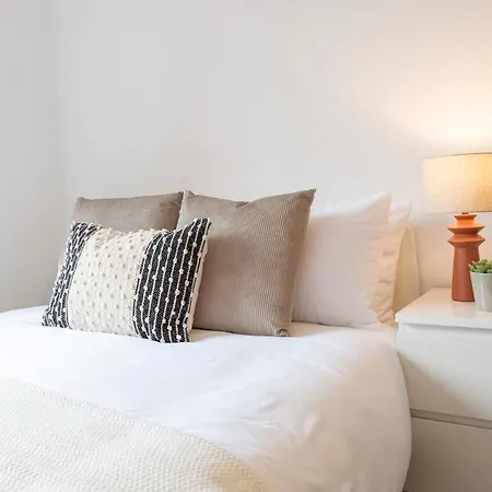 Modern 3br Flat Sleeps 6 Free Parking * Leeds (West Yorkshire)