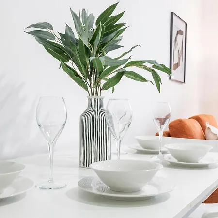 Modern 3br Flat Sleeps 6 Free Parking Apartment *