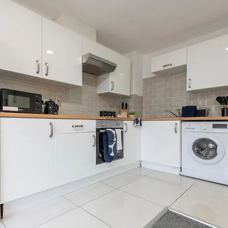 Modern 3br Flat Sleeps 6 Free Parking Apartment Leeds (West Yorkshire)
