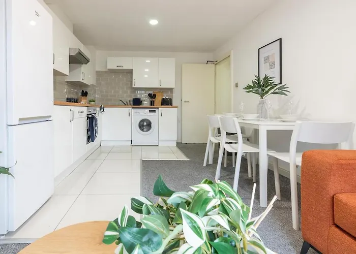 Spacious 3BR Apt Guests 6 Parking Central Leeds Leeds (West Yorkshire)