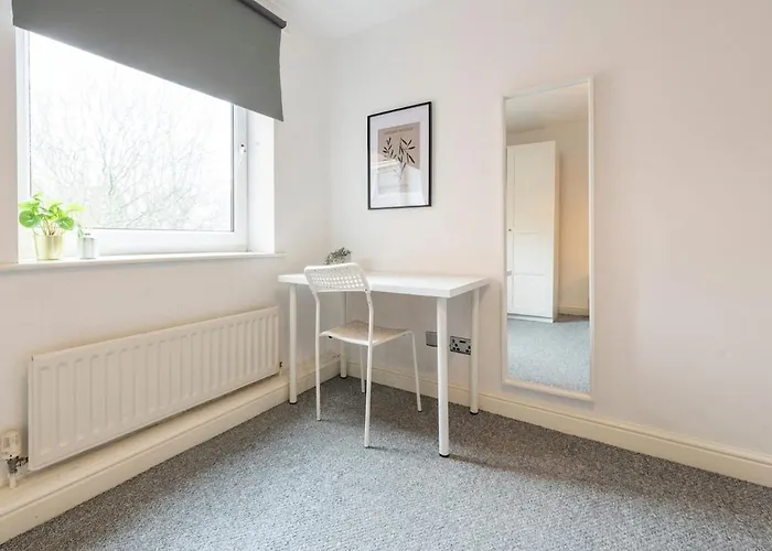 Spacious 3BR Apt Guests 6 Parking Central Leeds * Leeds (West Yorkshire)