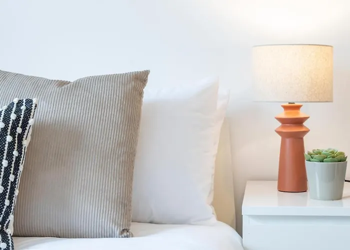 Spacious 3BR Apt Guests 6 Parking Central Leeds Leeds (West Yorkshire)