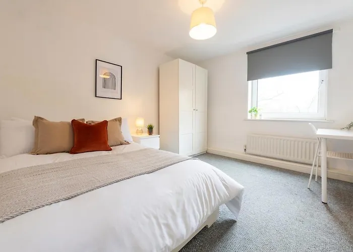 Apartamento Spacious 3BR Apt Guests 6 Parking Central Leeds *