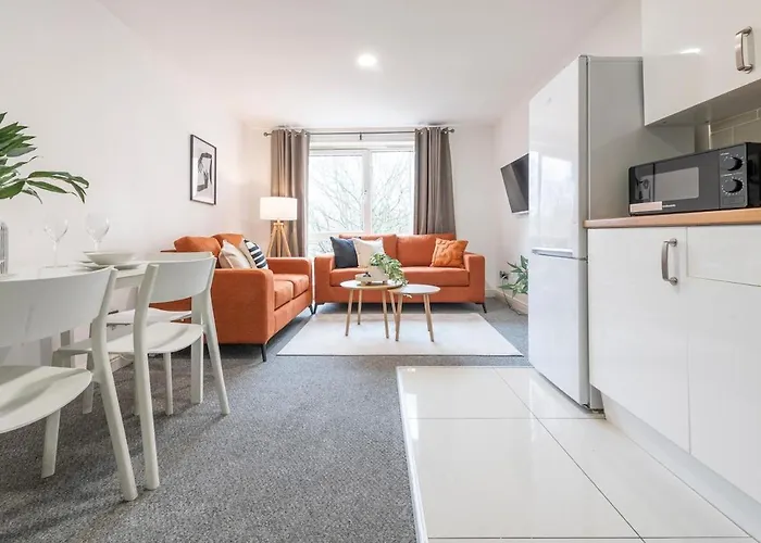 Spacious 3BR Apt Guests 6 Parking Central Leeds Leeds (West Yorkshire)