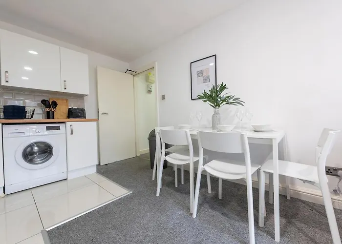 Apartamento Spacious 3BR Apt Guests 6 Parking Central Leeds