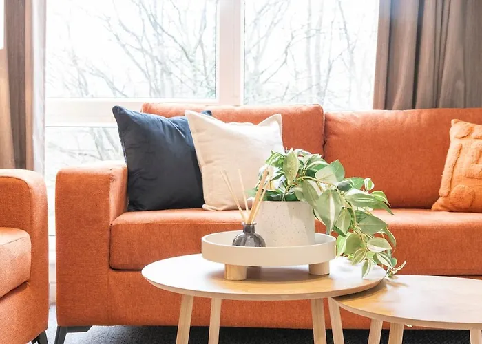 Spacious 3BR Apt Guests 6 Parking Central Leeds Apartamento