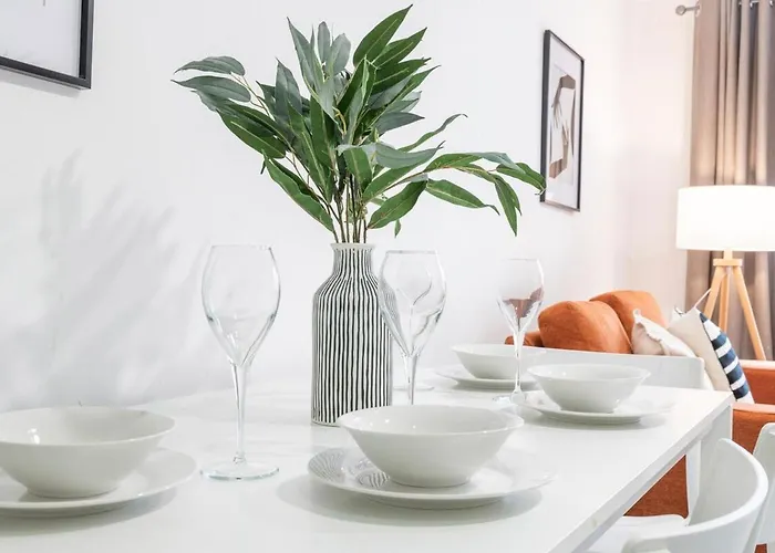 Spacious 3BR Apt Guests 6 Parking Central Leeds Apartamento *