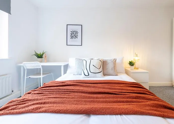 Spacious 3BR Apt Guests 6 Parking Central Leeds * Leeds (West Yorkshire)