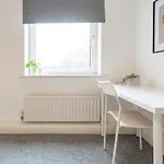 Prime 3br Flat Sleeps 6 Free Parking Plus!
