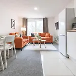 Prime 3br Flat Sleeps 6 Free Parking Plus! Leeds (West Yorkshire)