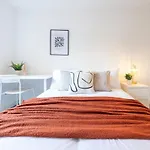 Prime 3br Flat Sleeps 6 Free Parking Plus! * Leeds (West Yorkshire)